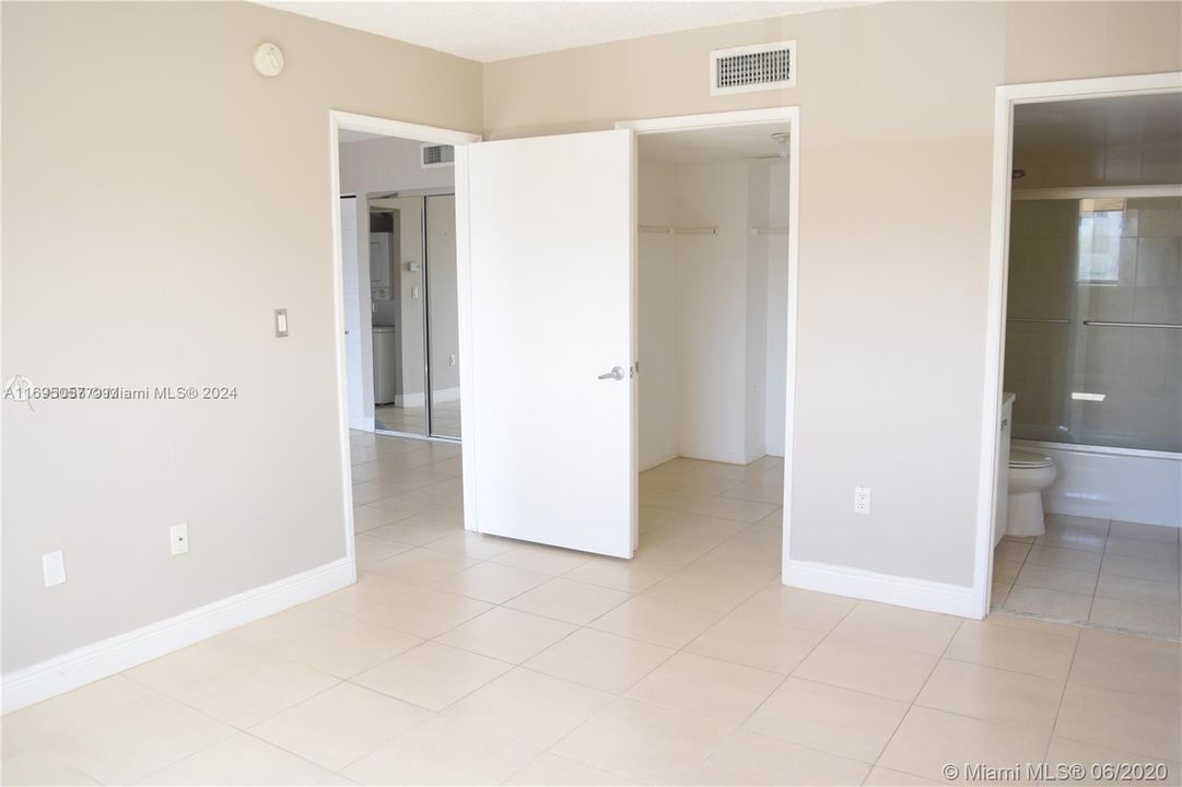 For Rent: $2,400 (2 beds, 2 baths, 1012 Square Feet)