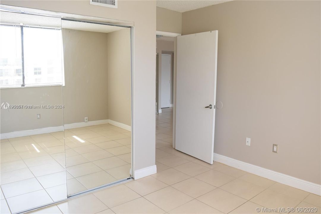 For Rent: $2,400 (2 beds, 2 baths, 1012 Square Feet)