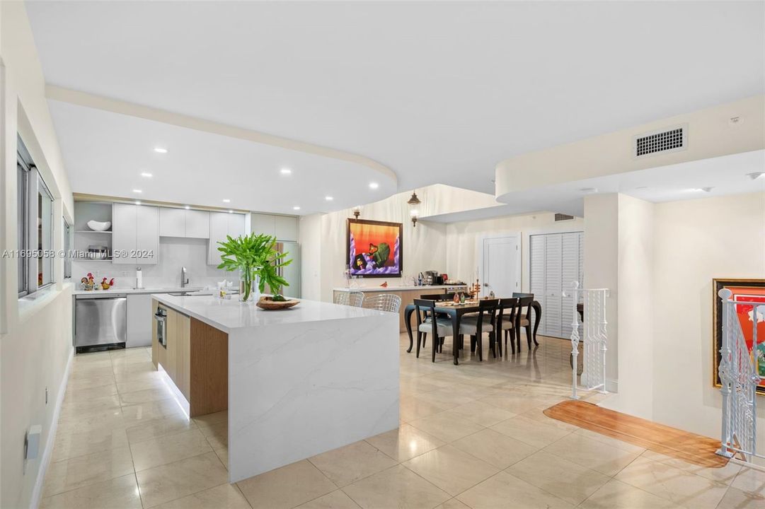Recently Sold: $999,000 (2 beds, 3 baths, 1920 Square Feet)