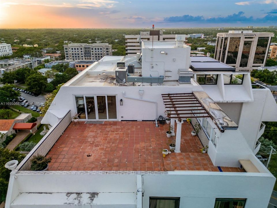 Recently Sold: $999,000 (2 beds, 3 baths, 1920 Square Feet)