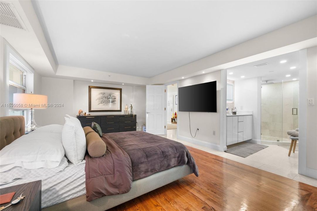 Recently Sold: $999,000 (2 beds, 3 baths, 1920 Square Feet)