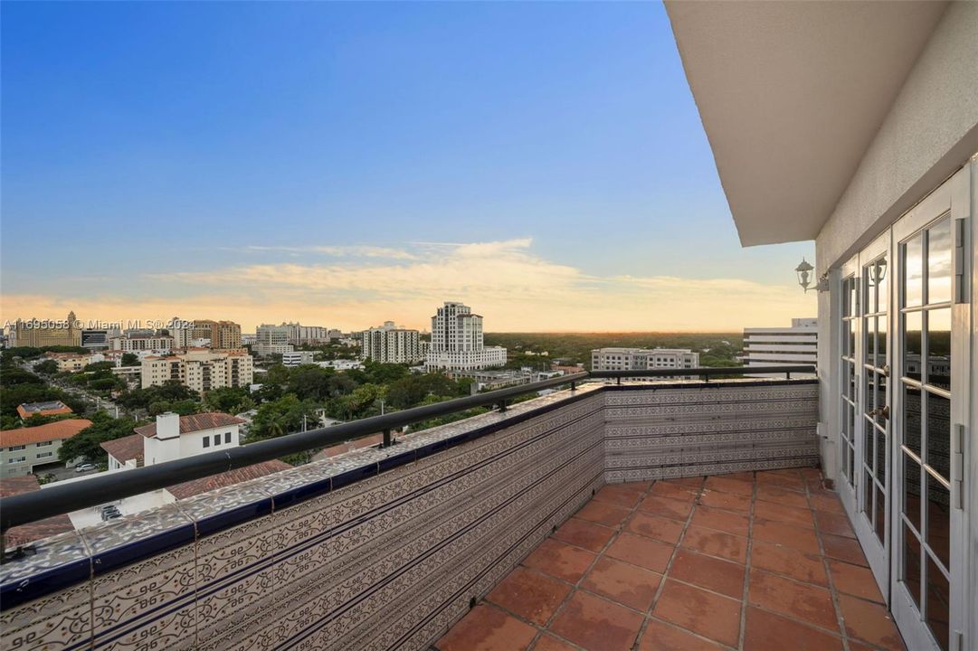 Recently Sold: $999,000 (2 beds, 3 baths, 1920 Square Feet)