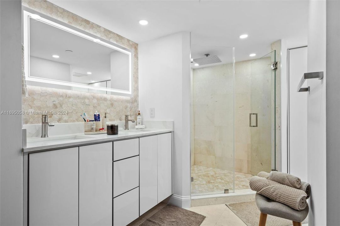 Recently Sold: $999,000 (2 beds, 3 baths, 1920 Square Feet)