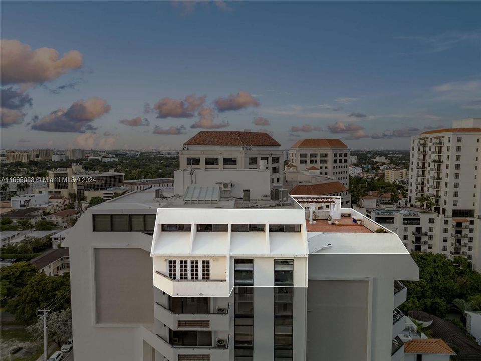 Recently Sold: $999,000 (2 beds, 3 baths, 1920 Square Feet)