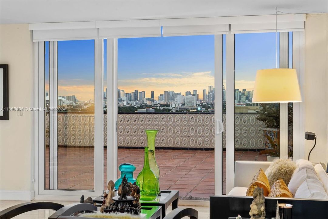 Recently Sold: $999,000 (2 beds, 3 baths, 1920 Square Feet)