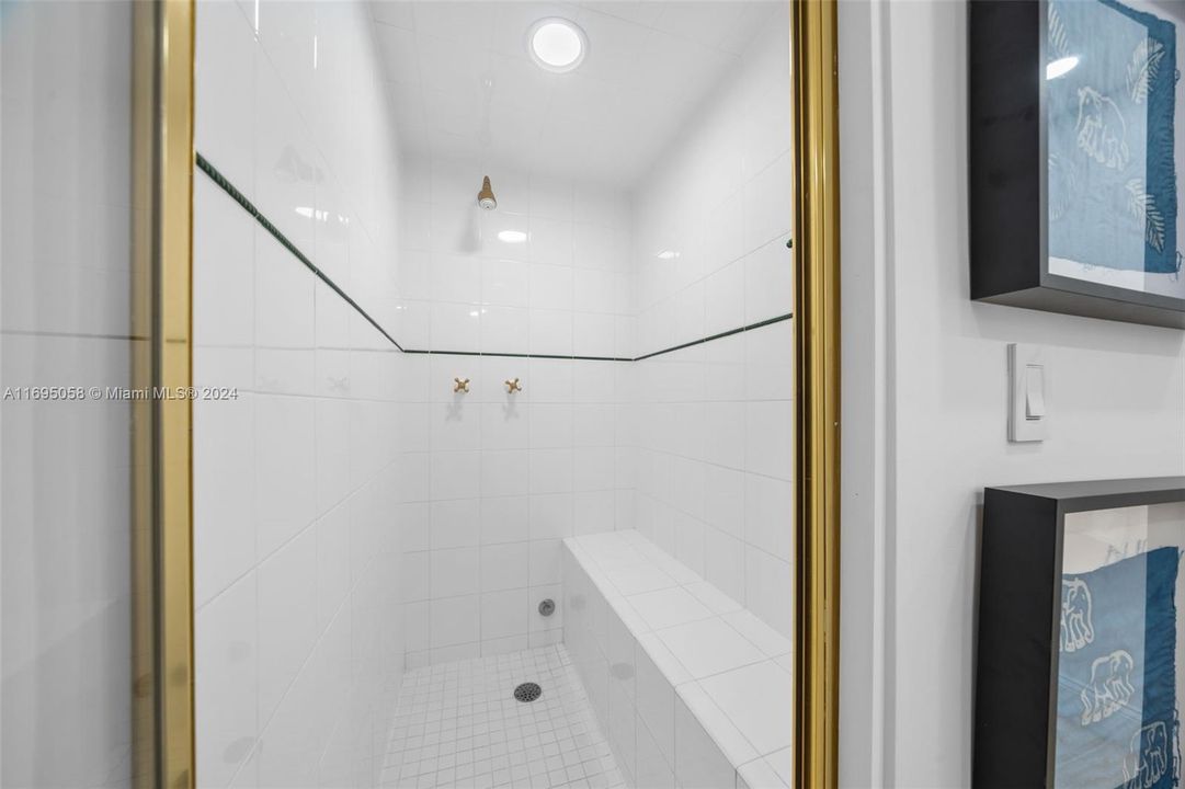 Recently Sold: $999,000 (2 beds, 3 baths, 1920 Square Feet)