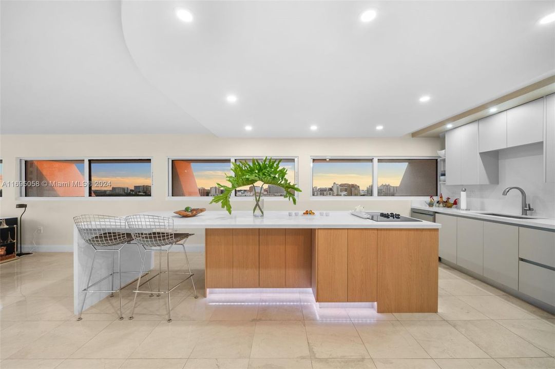 Recently Sold: $999,000 (2 beds, 3 baths, 1920 Square Feet)