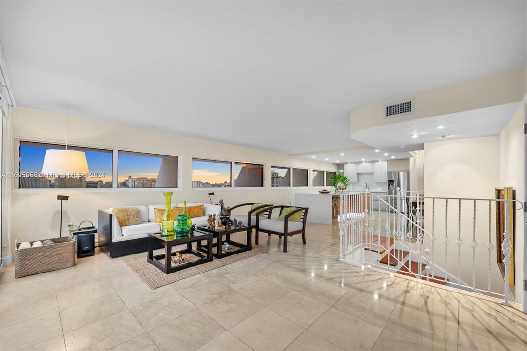 Recently Sold: $999,000 (2 beds, 3 baths, 1920 Square Feet)