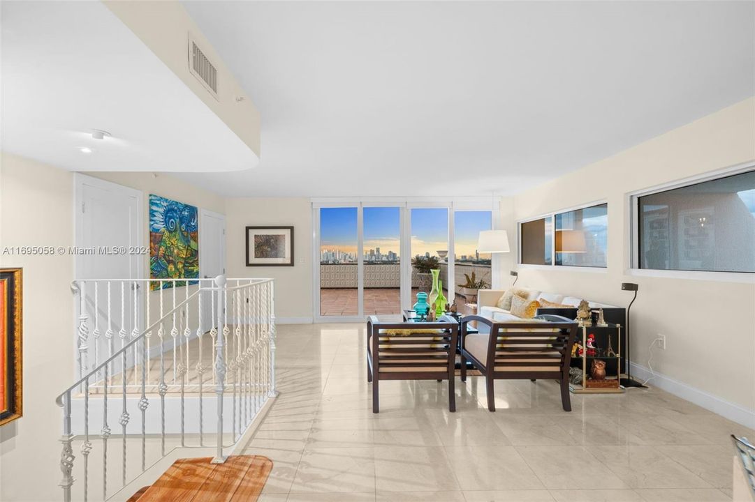 Recently Sold: $999,000 (2 beds, 3 baths, 1920 Square Feet)