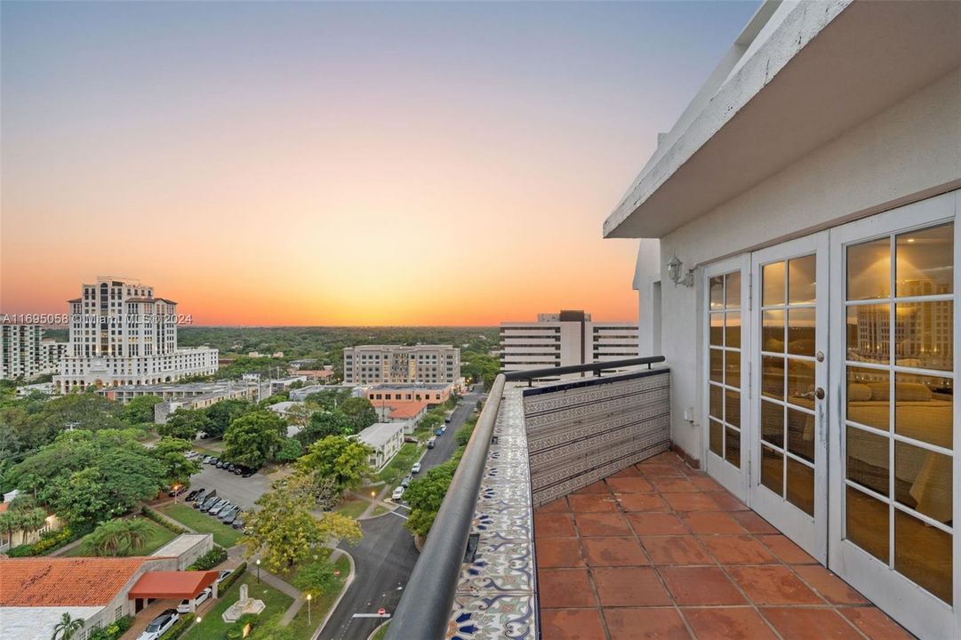 Recently Sold: $999,000 (2 beds, 3 baths, 1920 Square Feet)