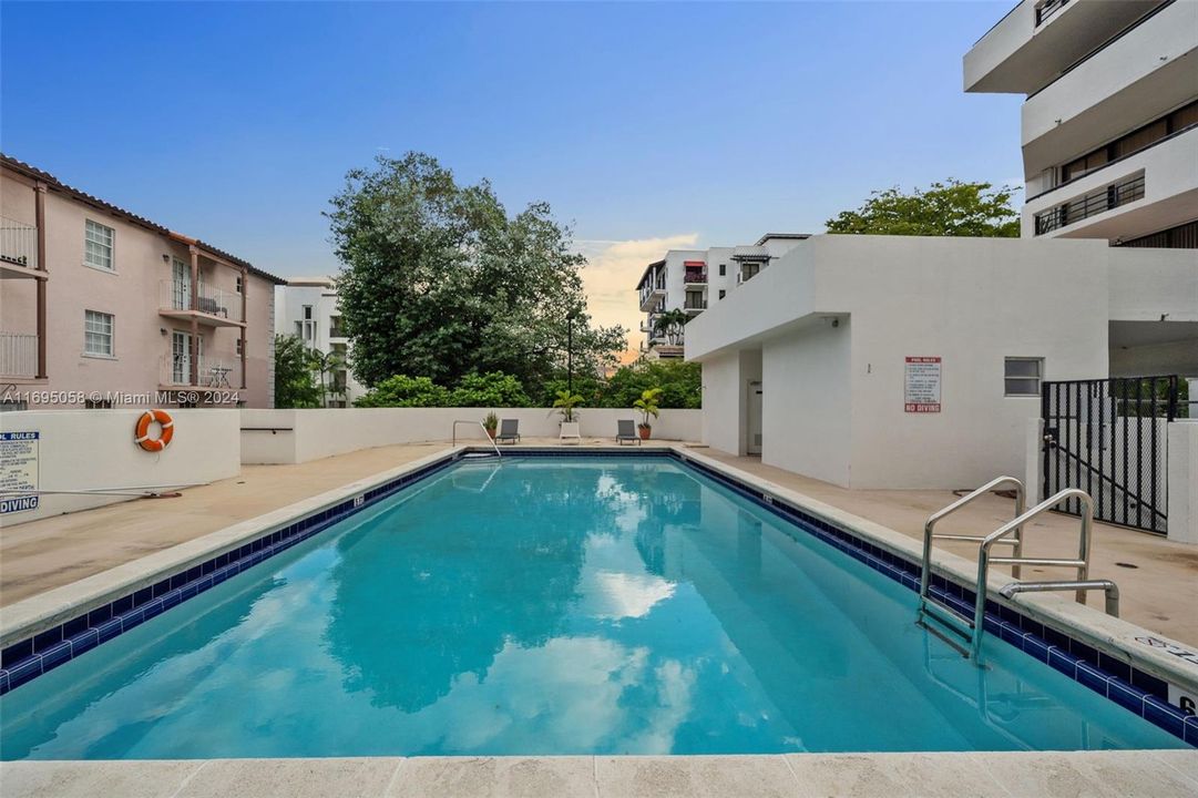 Recently Sold: $999,000 (2 beds, 3 baths, 1920 Square Feet)