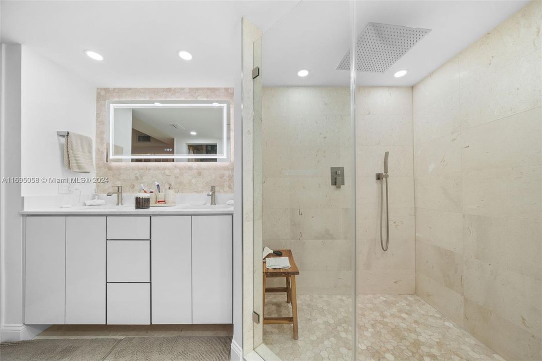 Recently Sold: $999,000 (2 beds, 3 baths, 1920 Square Feet)