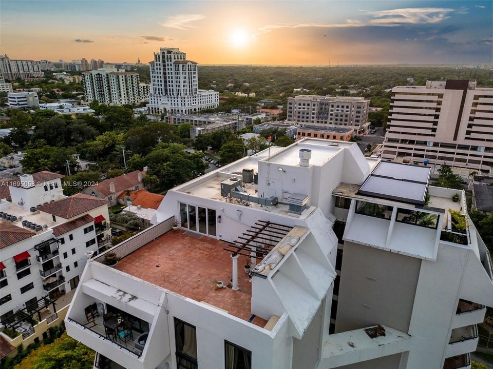 Recently Sold: $999,000 (2 beds, 3 baths, 1920 Square Feet)