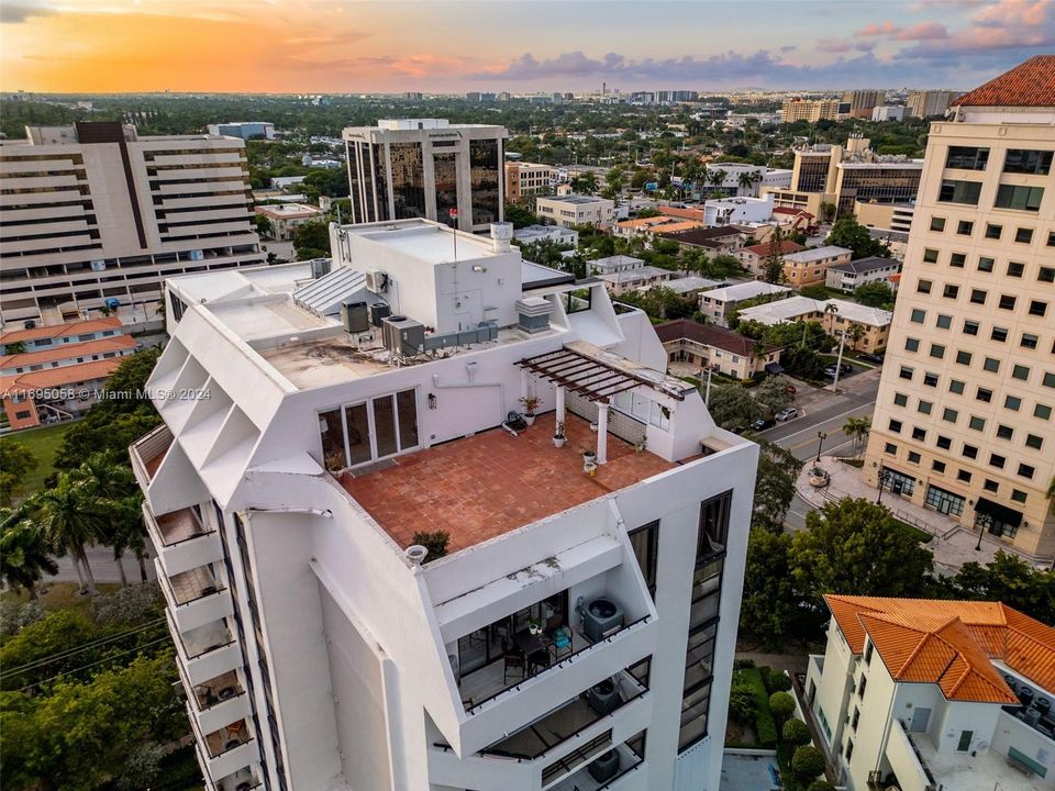 Recently Sold: $999,000 (2 beds, 3 baths, 1920 Square Feet)