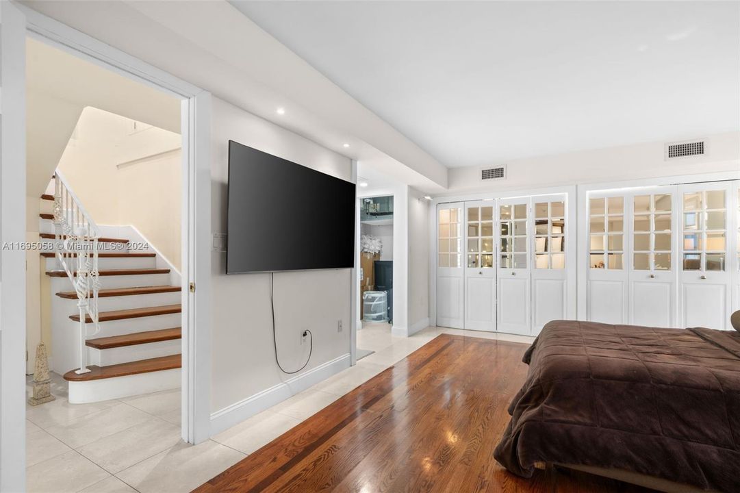 Recently Sold: $999,000 (2 beds, 3 baths, 1920 Square Feet)