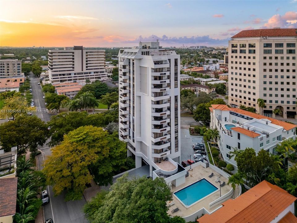 Recently Sold: $999,000 (2 beds, 3 baths, 1920 Square Feet)