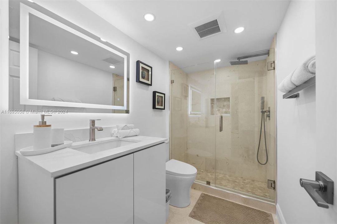 Recently Sold: $999,000 (2 beds, 3 baths, 1920 Square Feet)