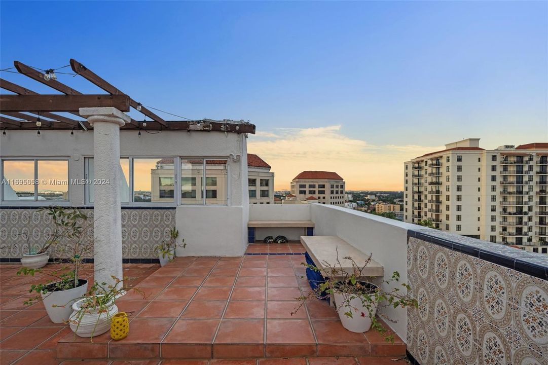 Recently Sold: $999,000 (2 beds, 3 baths, 1920 Square Feet)