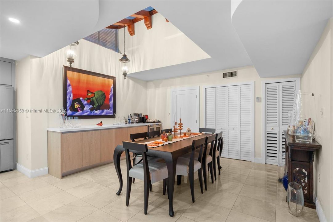 Recently Sold: $999,000 (2 beds, 3 baths, 1920 Square Feet)