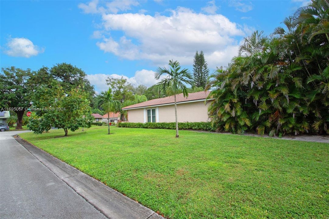 For Sale: $729,000 (3 beds, 2 baths, 2087 Square Feet)