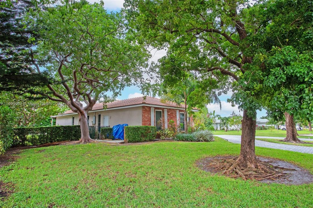 For Sale: $729,000 (3 beds, 2 baths, 2087 Square Feet)