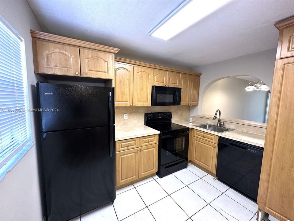 For Rent: $2,100 (2 beds, 2 baths, 900 Square Feet)