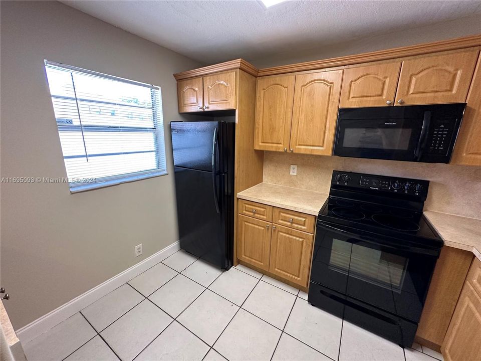 For Rent: $2,100 (2 beds, 2 baths, 900 Square Feet)