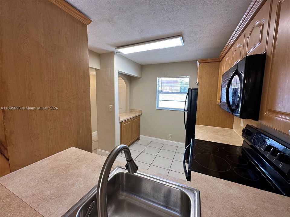 For Rent: $2,100 (2 beds, 2 baths, 900 Square Feet)