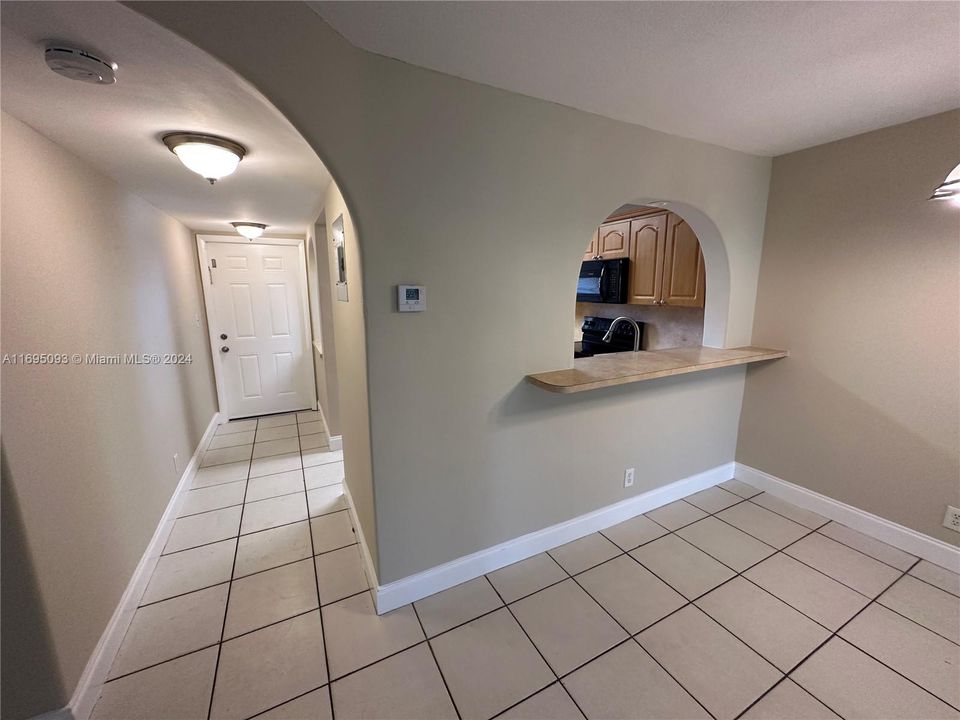 For Rent: $2,100 (2 beds, 2 baths, 900 Square Feet)