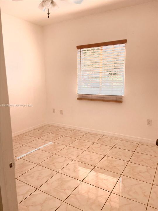 For Rent: $2,100 (2 beds, 1 baths, 900 Square Feet)