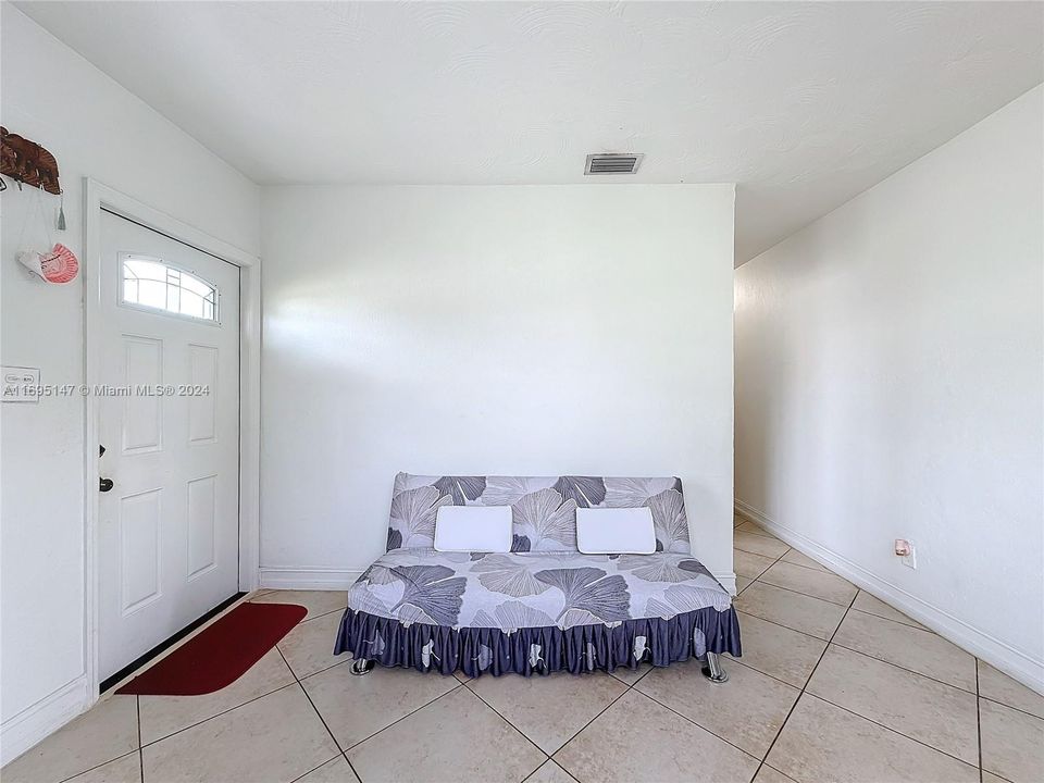 For Sale: $445,000 (3 beds, 1 baths, 714 Square Feet)