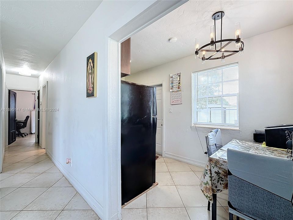 For Sale: $445,000 (3 beds, 1 baths, 714 Square Feet)