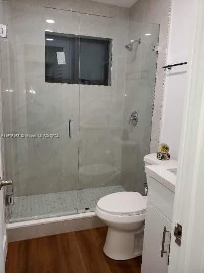 For Rent: $1,850 (1 beds, 1 baths, 760 Square Feet)