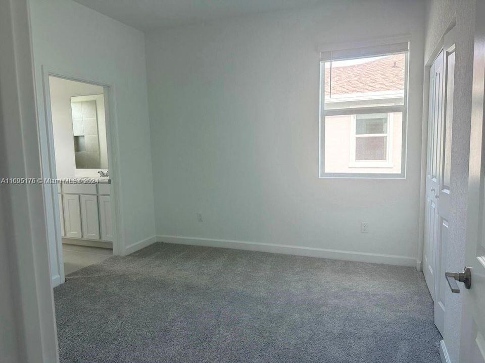 For Rent: $2,500 (3 beds, 2 baths, 1821 Square Feet)