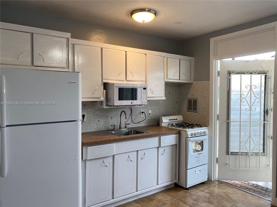 Kitchen/Dinning room combo.