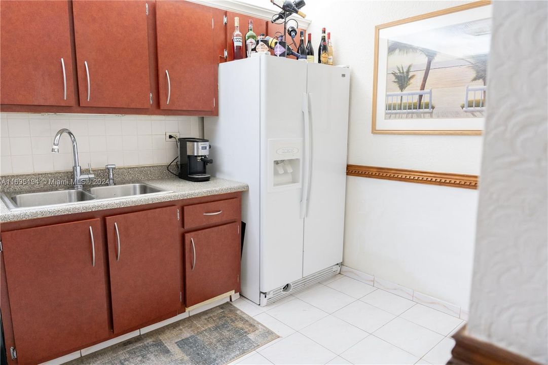 For Sale: $420,000 (1 beds, 2 baths, 1063 Square Feet)