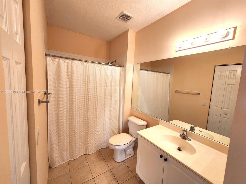 For Rent: $1,900 (1 beds, 1 baths, 775 Square Feet)