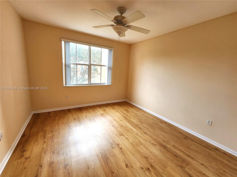 For Rent: $1,900 (1 beds, 1 baths, 775 Square Feet)