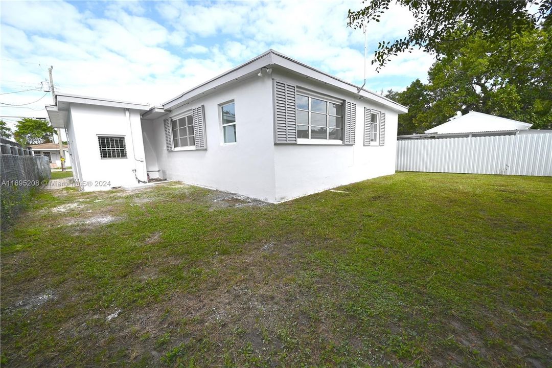 For Sale: $499,000 (3 beds, 2 baths, 1450 Square Feet)