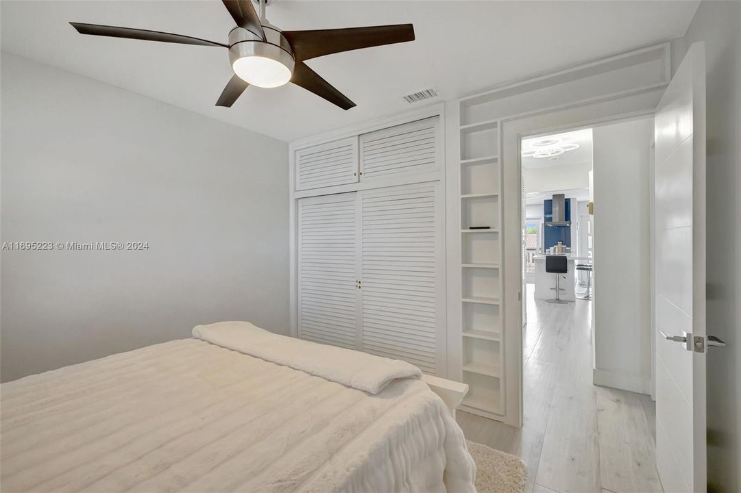 For Sale: $450,000 (2 beds, 2 baths, 931 Square Feet)