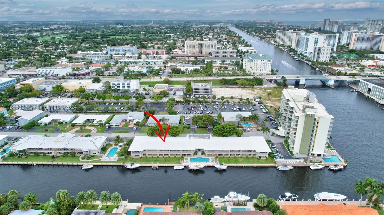 For Sale: $450,000 (2 beds, 2 baths, 931 Square Feet)