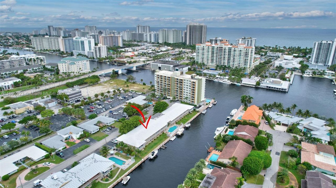 For Sale: $450,000 (2 beds, 2 baths, 931 Square Feet)