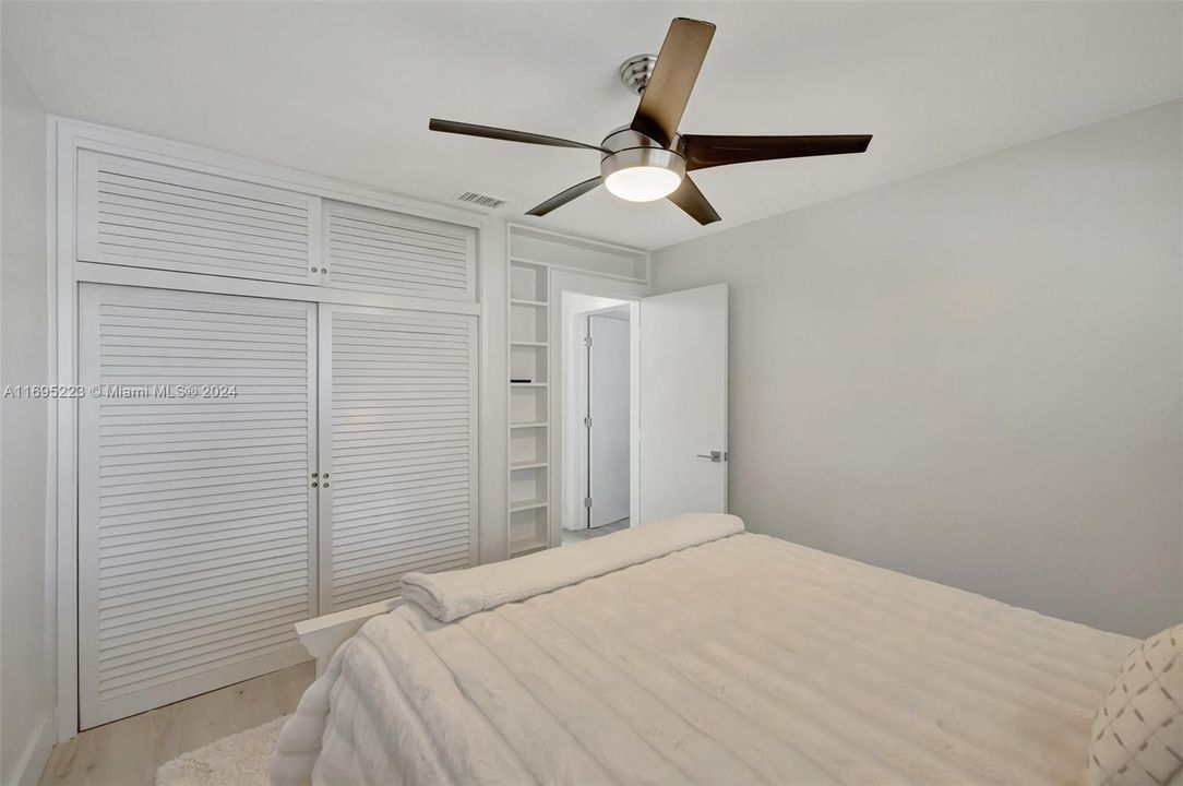 For Sale: $450,000 (2 beds, 2 baths, 931 Square Feet)