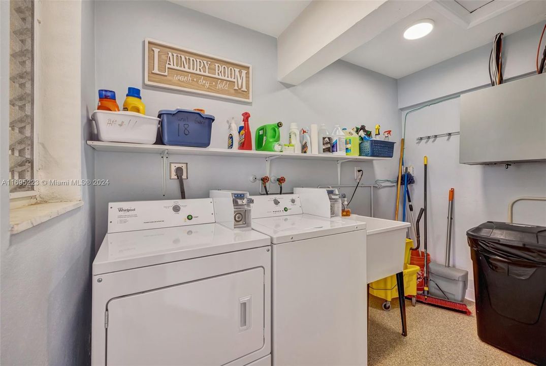 For Sale: $450,000 (2 beds, 2 baths, 931 Square Feet)
