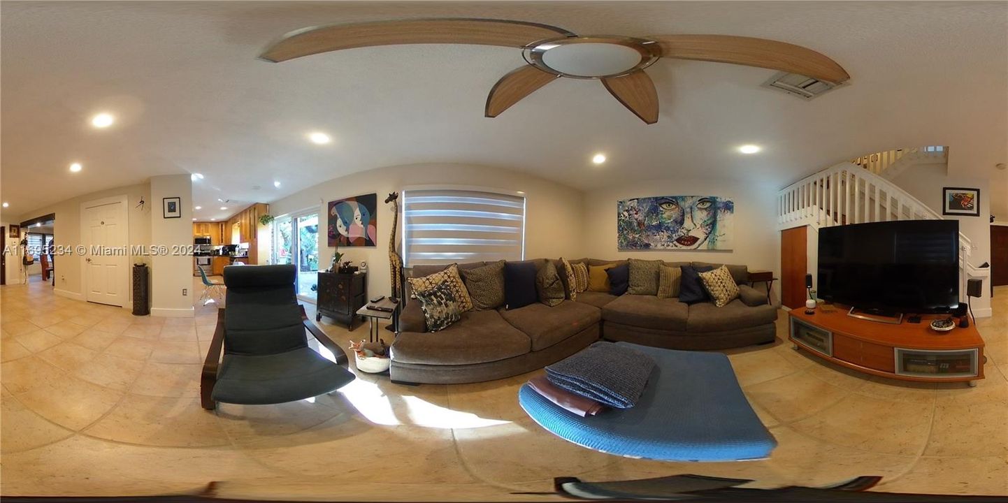 360° image of the living room!