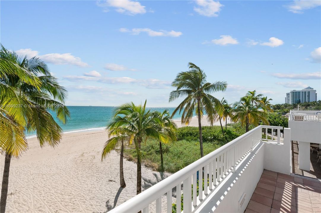 Tables, BBQ's available on this deck/balcony