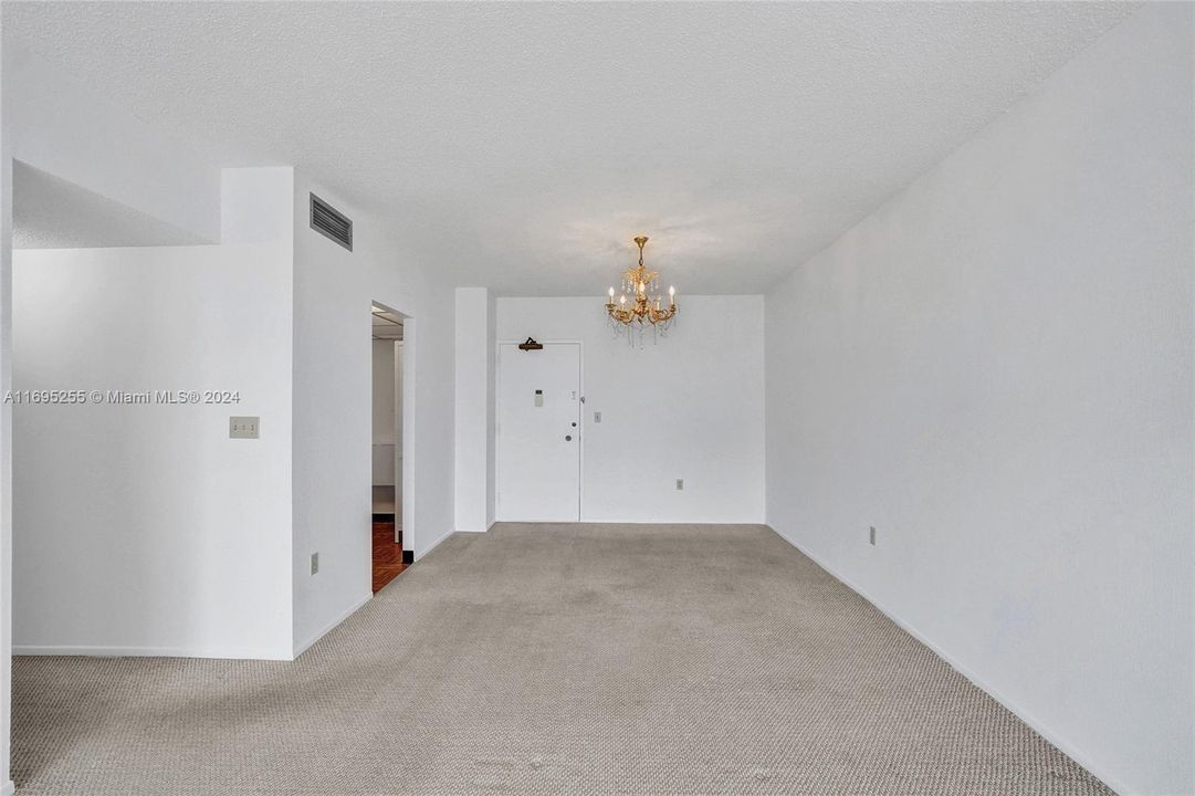 For Rent: $2,700 (2 beds, 2 baths, 1171 Square Feet)