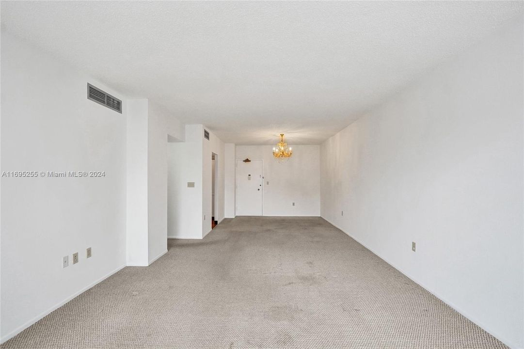 For Rent: $2,700 (2 beds, 2 baths, 1171 Square Feet)