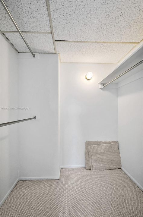 For Rent: $2,700 (2 beds, 2 baths, 1171 Square Feet)