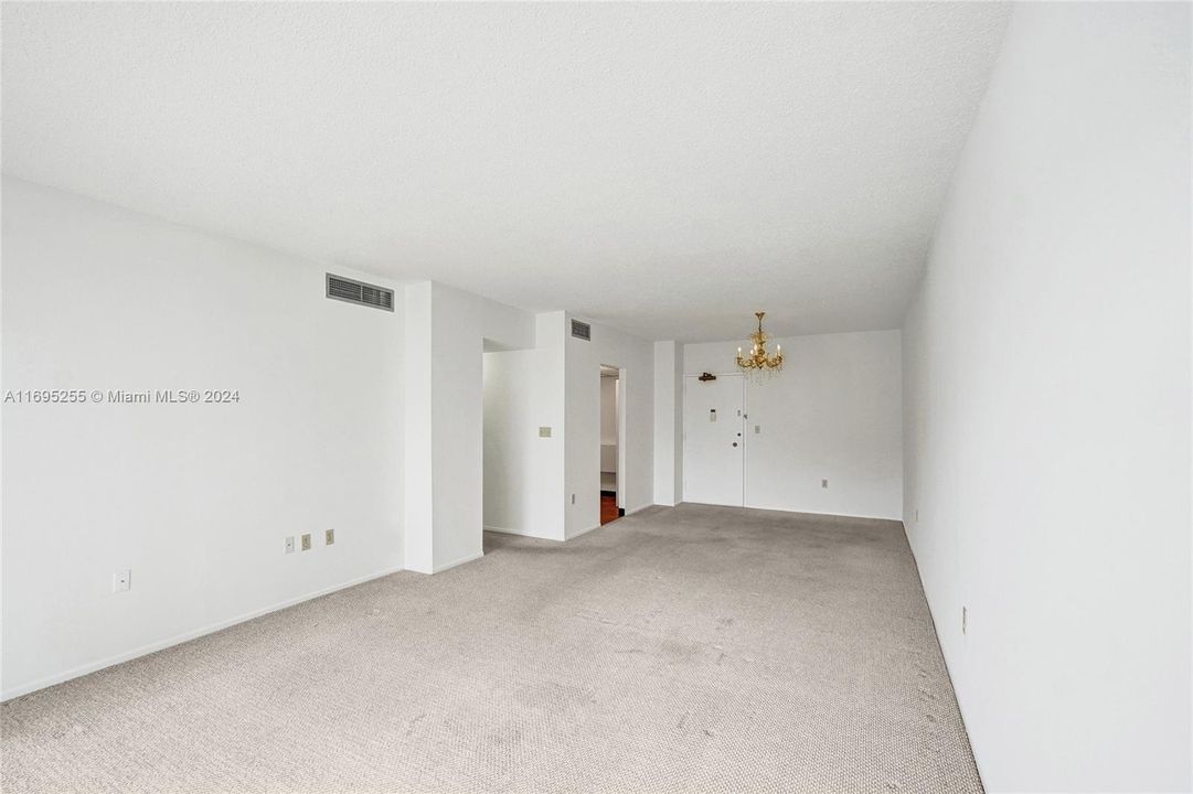 For Rent: $2,700 (2 beds, 2 baths, 1171 Square Feet)